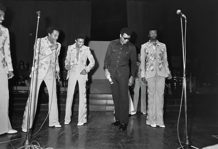 Framed Print : The Temptations With Muhammad Ali Framed Print : The Temptations With Muhammad Ali
