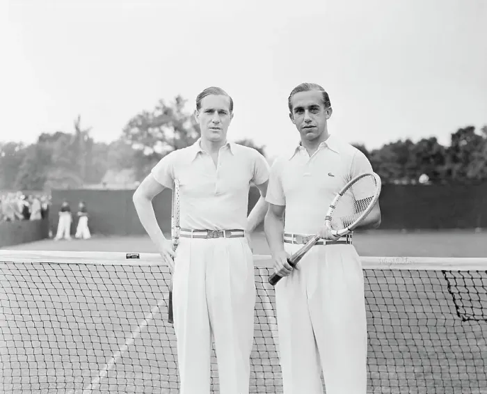 Framed Print : Tennis Players von Cramm and Henkel Framed Print : Tennis Players von Cramm and Henkel