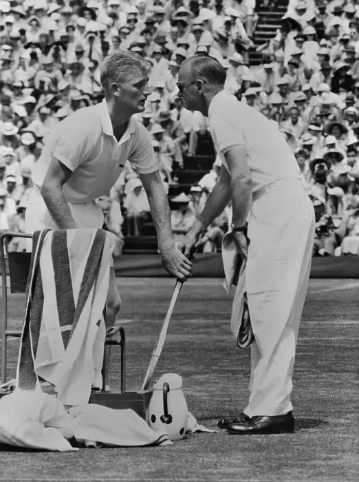 Framed Print : Tennis Professionals Talking on Court Framed Print : Tennis Professionals Talking on Court