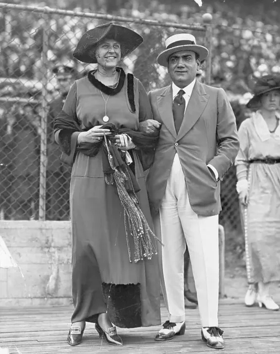 Framed Print : Tenor Enrico Caruso and His Wife in New York Framed Print : Tenor Enrico Caruso and His Wife in New York