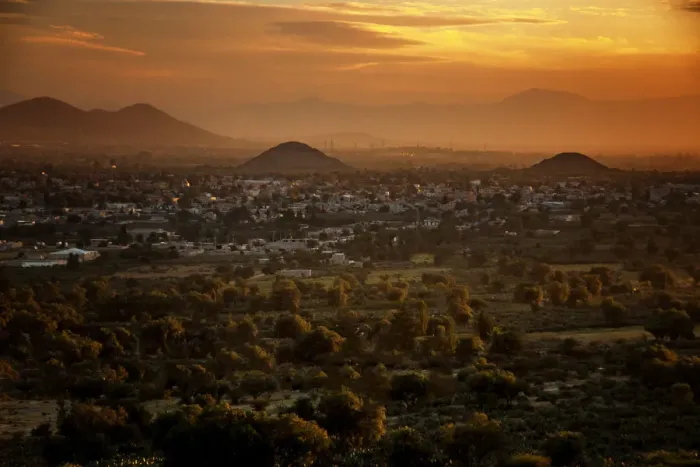 Framed Print : Teotihuacan Mexico (pyramids in the background) Framed Print : Teotihuacan Mexico (pyramids in the background)