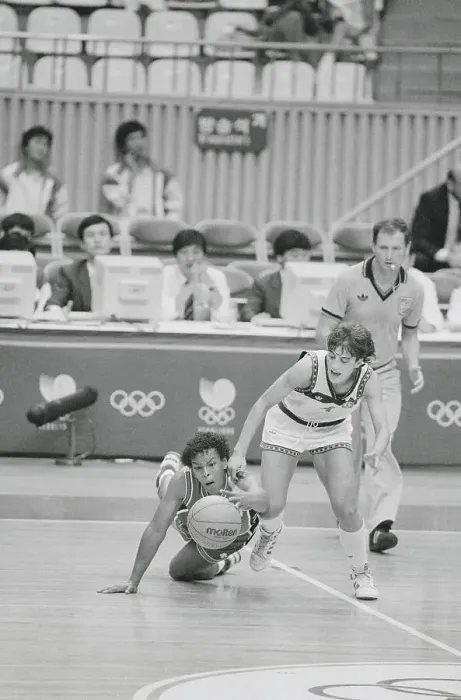 Framed Print : Tersa Weatherspoon and Stonjna Vangenovska in Basketball Action Framed Print : Tersa Weatherspoon and Stonjna Vangenovska in Basketball Action