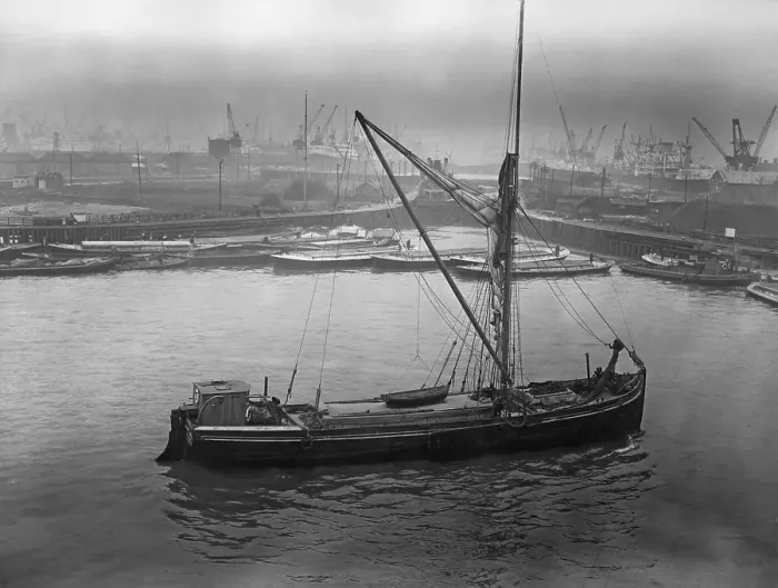 Framed Print : Thames Sailing Barge Framed Print : Thames Sailing Barge
