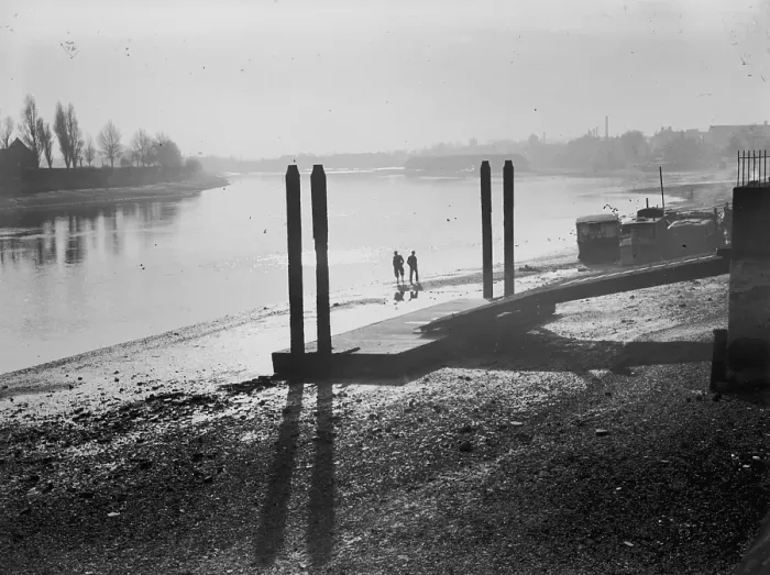 Framed Print : Thames Silhouette Framed Print : Thames Silhouette