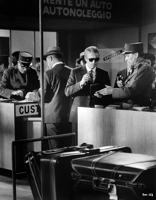 Framed Print : The Thomas Crown Affair Film Still