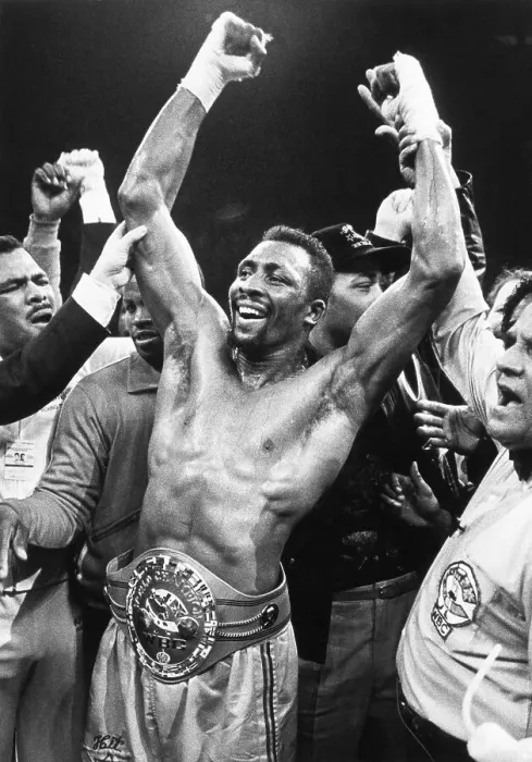 Framed Print : Thomas Hearns with Fists in Air Framed Print : Thomas Hearns with Fists in Air