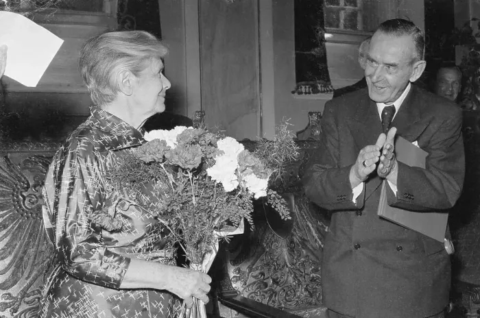 Framed Print : Thomas Mann Applauding His Wife