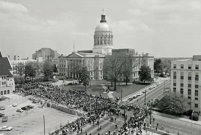 Framed Print : Thousands Of Mourners Follow Mule Wagon