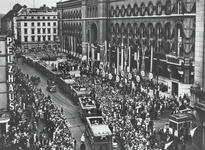 Framed Print : Thousands Welcome U.S. Olympic Team in Berlin