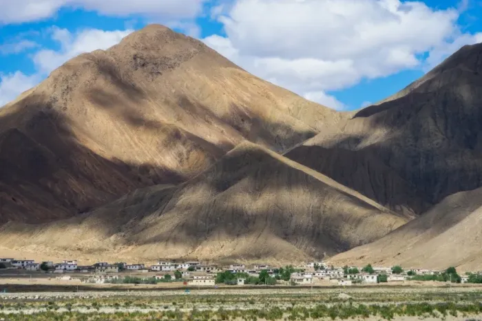 Framed Print : Tibet landscape, China Framed Print : Tibet landscape, China
