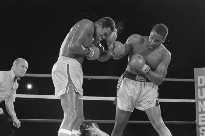 Framed Print : Tim Weatherspoon vs. Larry Holmes Framed Print : Tim Weatherspoon vs. Larry Holmes