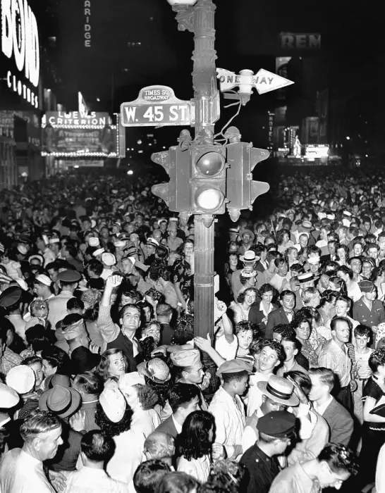 Framed Print : Times Square Crowd for V-J Day