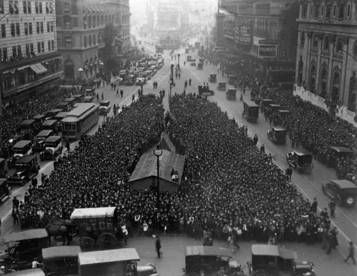 Framed Print : Times Square Crowds Wait For Series Score Framed Print : Times Square Crowds Wait For Series Score