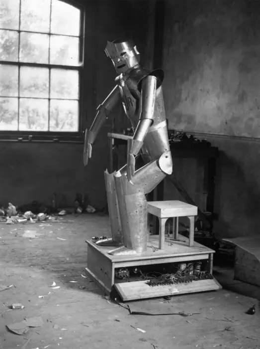 Framed Print : Tin Man. September 1928: A tin man robot which speaks, answers questions Framed Print : Tin Man. September 1928: A tin man robot which speaks, answers questions
