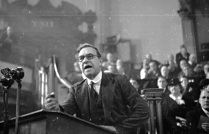 Framed Print : Tom Howard Framed Print : Tom Howard