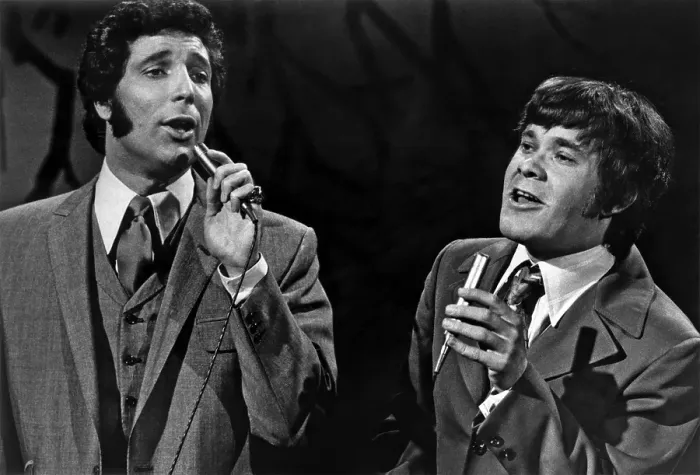 Framed Print : Tom Jones. LOS ANGELES - FEBRUARY 5: Welsh singer Tom Jones and Oliver Framed Print : Tom Jones. LOS ANGELES - FEBRUARY 5: Welsh singer Tom Jones and Oliver