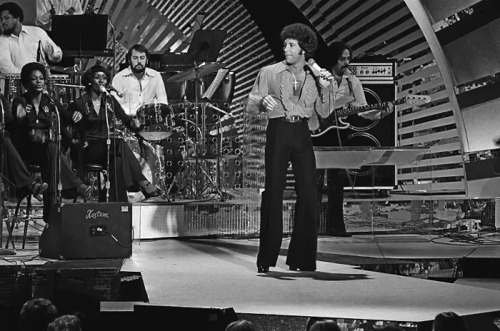 Framed Print : Tom Jones. LOS ANGELES - DECEMBER 17: Welsh singer Tom Jones performs on