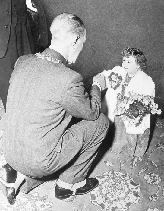 Framed Print : Tom Kerr Greeting World's Smallest Woman Framed Print : Tom Kerr Greeting World's Smallest Woman
