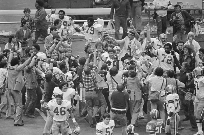 Framed Print : Tom Landry Celebrating Super Bowl Victory
