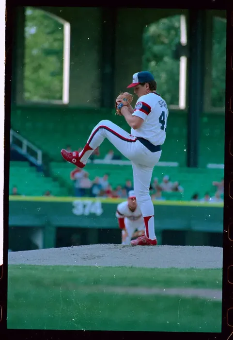 Framed Print : Tom Seaver with Leg up to Pitch Framed Print : Tom Seaver with Leg up to Pitch