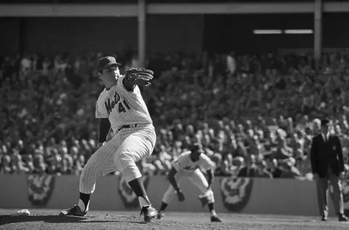 Framed Print : Tom Seaver Pitching Framed Print : Tom Seaver Pitching