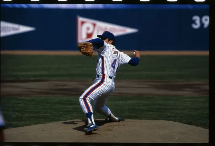 Framed Print : Tom Seaver in Pitching Position