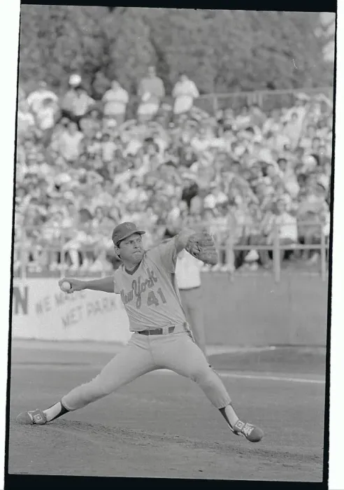 Framed Print : Tom Seaver in Pitching Position Framed Print : Tom Seaver in Pitching Position