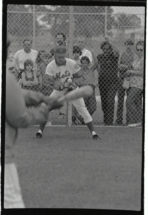 Framed Print : Tom Seaver Preparing to Pitch Framed Print : Tom Seaver Preparing to Pitch