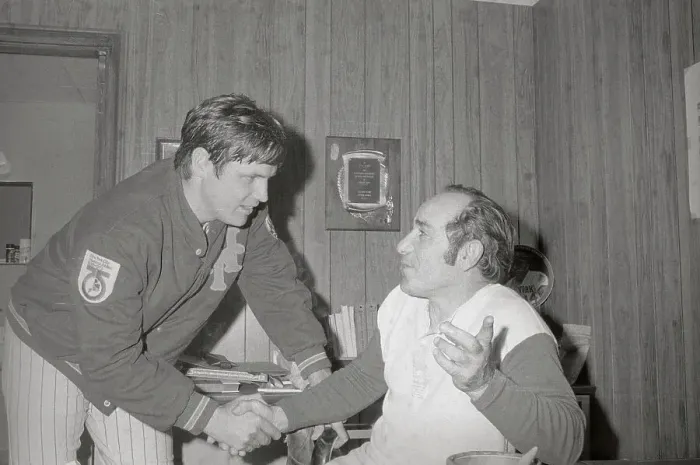 Framed Print : Tom Seavers and Yogi Berra Giving Victory Signs Framed Print : Tom Seavers and Yogi Berra Giving Victory Signs