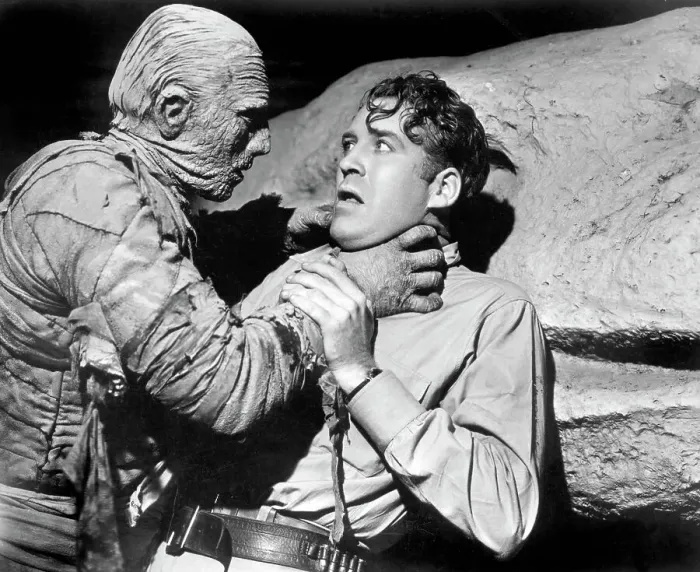 Framed Print : Tom Tyler (L) and Dick Foran in The Mummy's Hand Framed Print : Tom Tyler (L) and Dick Foran in The Mummy's Hand