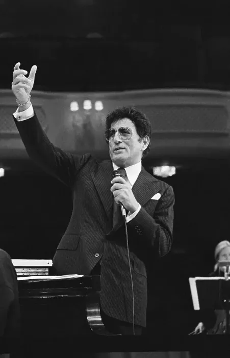 Framed Print : Tony Bennett Singing in Concert