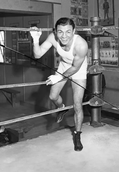 Framed Print : Tony Canzoneri Climbs into Ring Framed Print : Tony Canzoneri Climbs into Ring