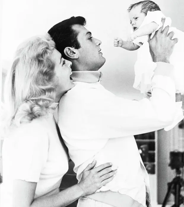 Framed Print : Tony Curtis and Janet Leigh with Daughter Kelly Framed Print : Tony Curtis and Janet Leigh with Daughter Kelly