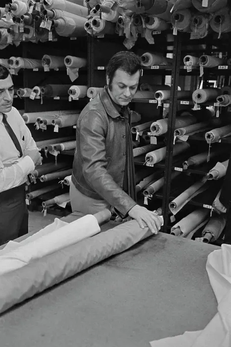 Framed Print : Tony Curtis Visits The Tom James Company Factory, Perth Amboy, New Jersey Framed Print : Tony Curtis Visits The Tom James Company Factory, Perth Amboy, New Jersey