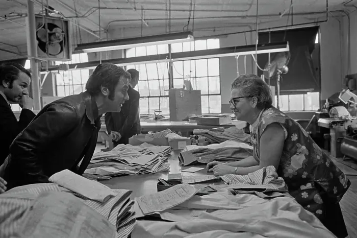 Framed Print : Tony Curtis Visits The Tom James Company Factory, Perth Amboy, New Jersey