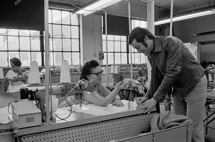 Framed Print : Tony Curtis Visits The Tom James Company Factory, Perth Amboy, New Jersey Framed Print : Tony Curtis Visits The Tom James Company Factory, Perth Amboy, New Jersey
