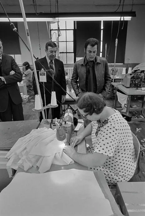 Framed Print : Tony Curtis Visits The Tom James Company Factory, Perth Amboy, New Jersey Framed Print : Tony Curtis Visits The Tom James Company Factory, Perth Amboy, New Jersey
