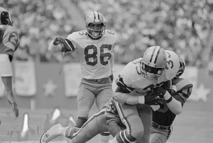 Framed Print : Tony Dorsett Plowing Through Players