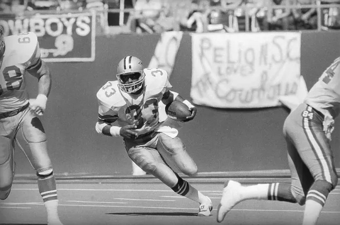 Framed Print : Tony Dorsett Running with Football Framed Print : Tony Dorsett Running with Football