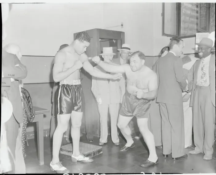 Framed Print : Tony Galento and Joe Louis Squaring Off Framed Print : Tony Galento and Joe Louis Squaring Off