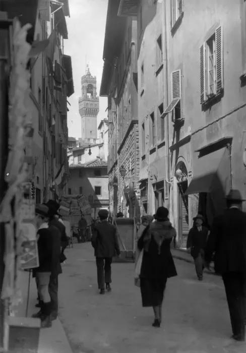 Framed Print : Via Tornabuoni Framed Print : Via Tornabuoni
