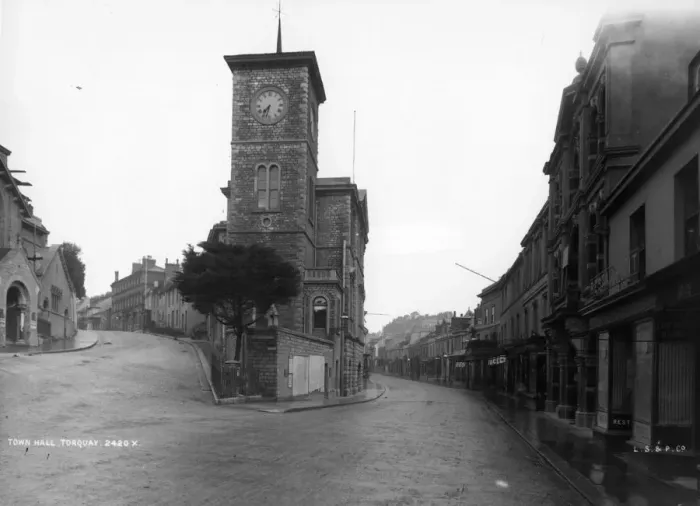 Framed Print : Torquay Town Hall