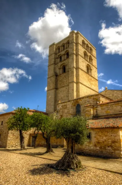 Framed Print : Torre del Salvador of Zamora Romanesque cathedral Framed Print : Torre del Salvador of Zamora Romanesque cathedral