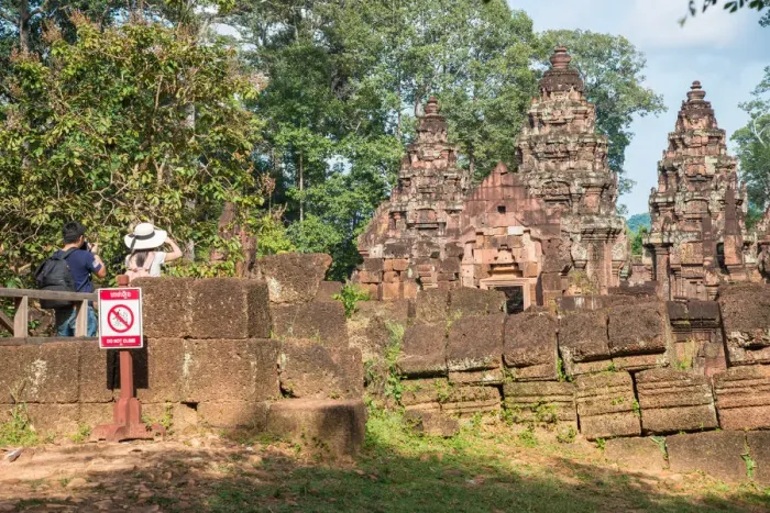 Framed Print : Tourist took a photos of Banteay Srei temple Framed Print : Tourist took a photos of Banteay Srei temple