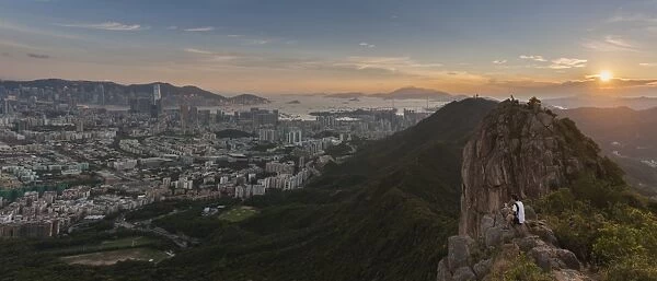 tourists taking photo of Hong Kong skyline