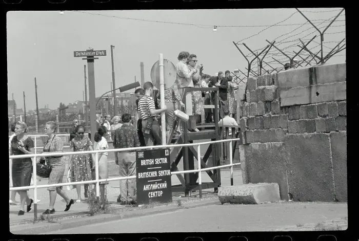Framed Print : Tourists Waiting in Line at Lookout Platform Framed Print : Tourists Waiting in Line at Lookout Platform
