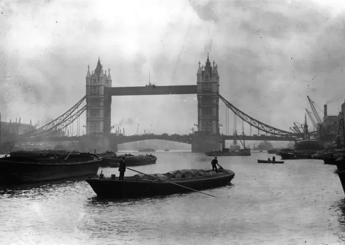 Framed Print : Tower Bridge Framed Print : Tower Bridge