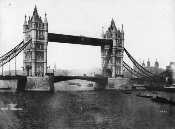 Framed Print : Tower Bridge Framed Print : Tower Bridge