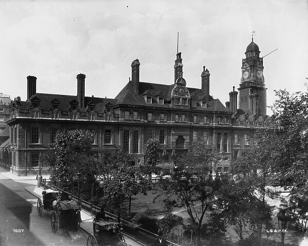 Town Hall. circa 1903: The Muncipal Buildings at Leicester designed by F J Harkes