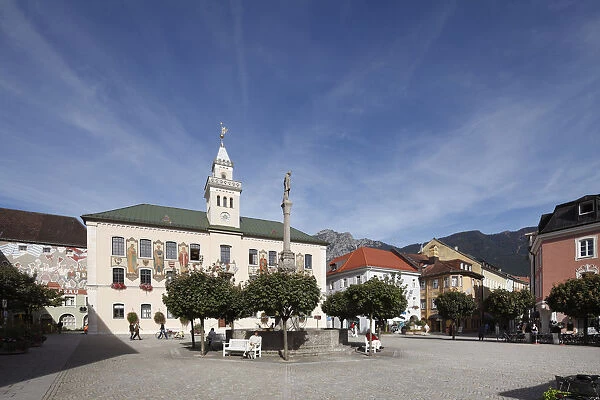 Town Hall Square with Town Hall and Wittelsbach Fountain, Bad Reichenhall, Berchtesgadener Land district, Upper Bavaria, Germany, Europe